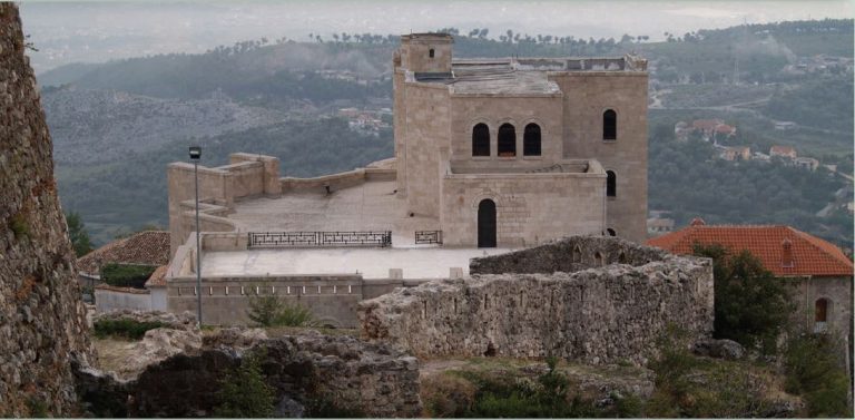 Osmanlı Kaleleri: Akçahisar (Kruya) Kalesi