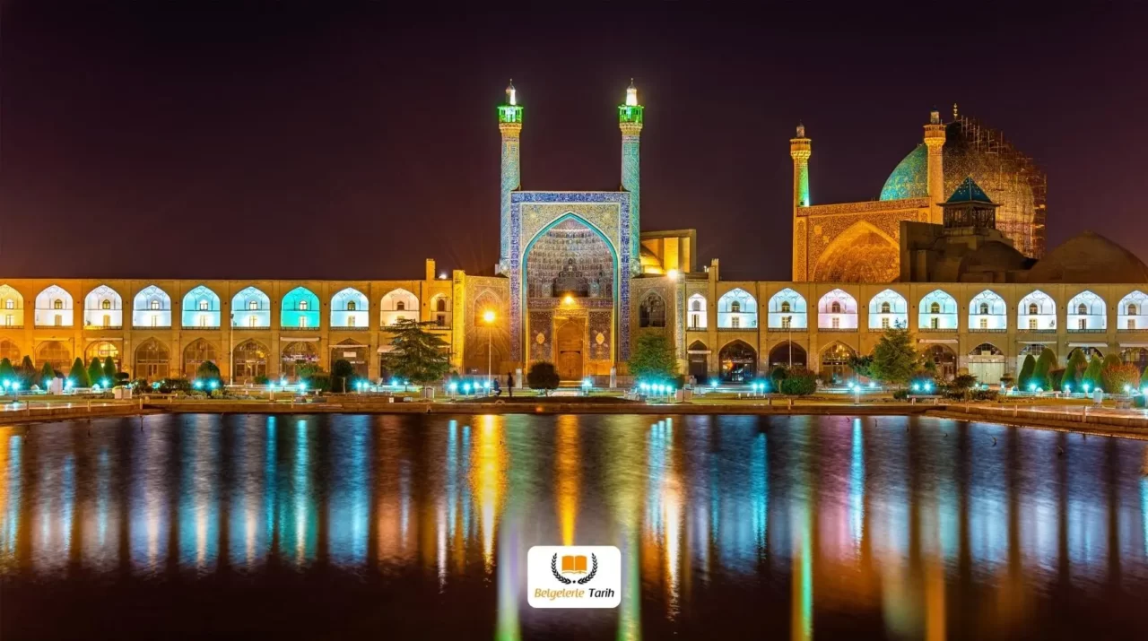 İran'ın En Büyük Şehri İsfahan